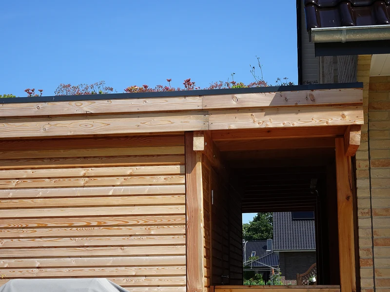 Gründach-Carport CLASSIC mit Holzblende