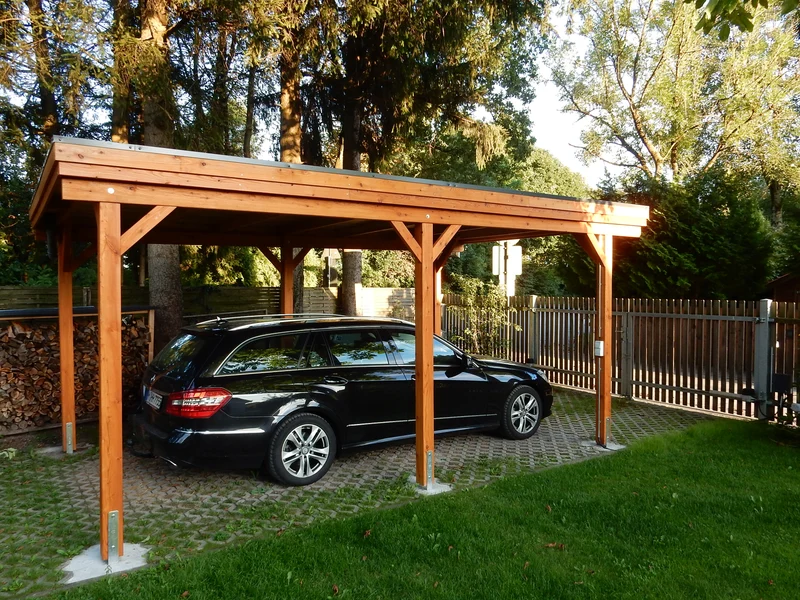 Gründach-Carport CLASSIC mit Holzblende