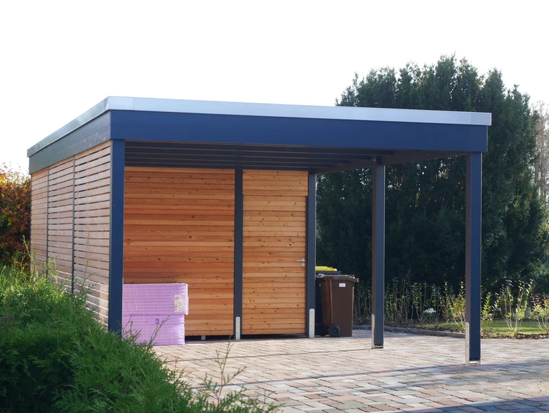 Modernes Gründach-Carport KLARE LINIE mit Abstellraum (Einzelcarport)