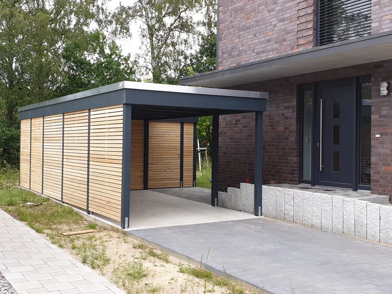 Modernes Gründach-Carport KLARE LINIE mit Abstellraum (Einzelcarport)