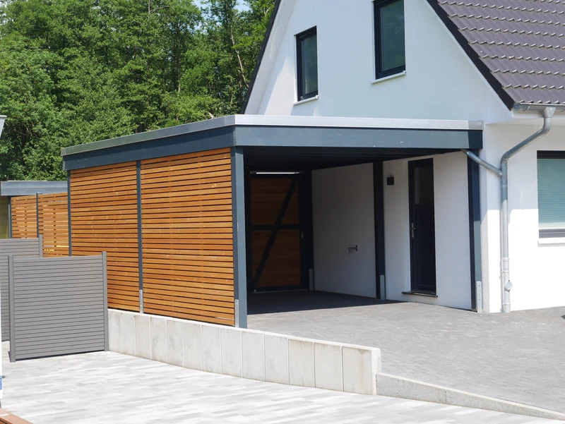 Modernes Einzelcarport KLARE LINIE mit Abstellraum