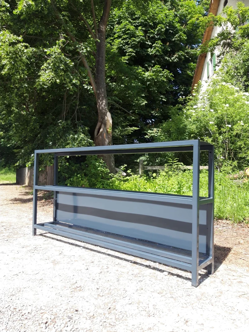 Holzunterstand mit Rückblech