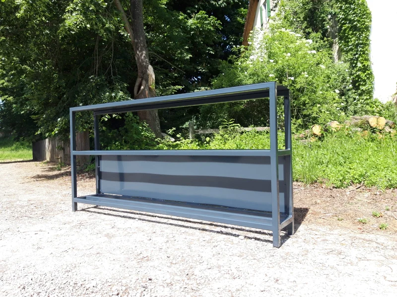Holzunterstand mit Rückblech