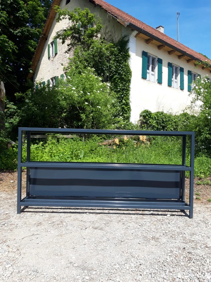 Holzunterstand mit Rückblech