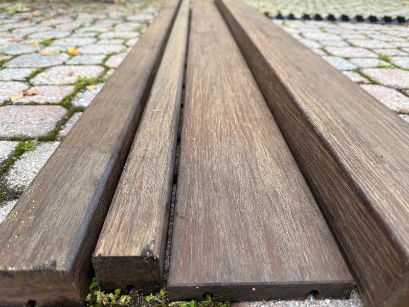 Bambus dunkel 3D Wandverkleidung geclipst Fassade