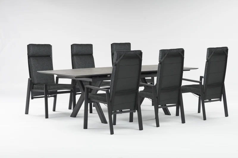 Nicosia Tischgruppe