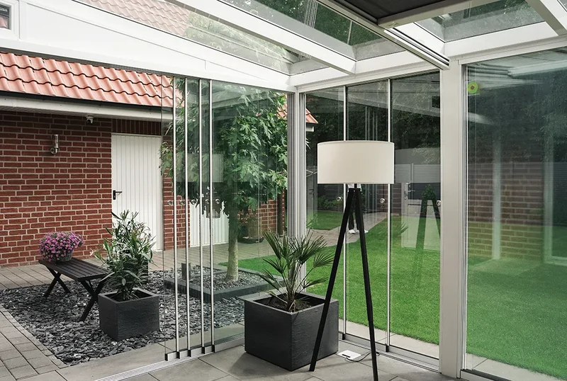 Glasschiebewand weiß (RAL 9016) 8mm