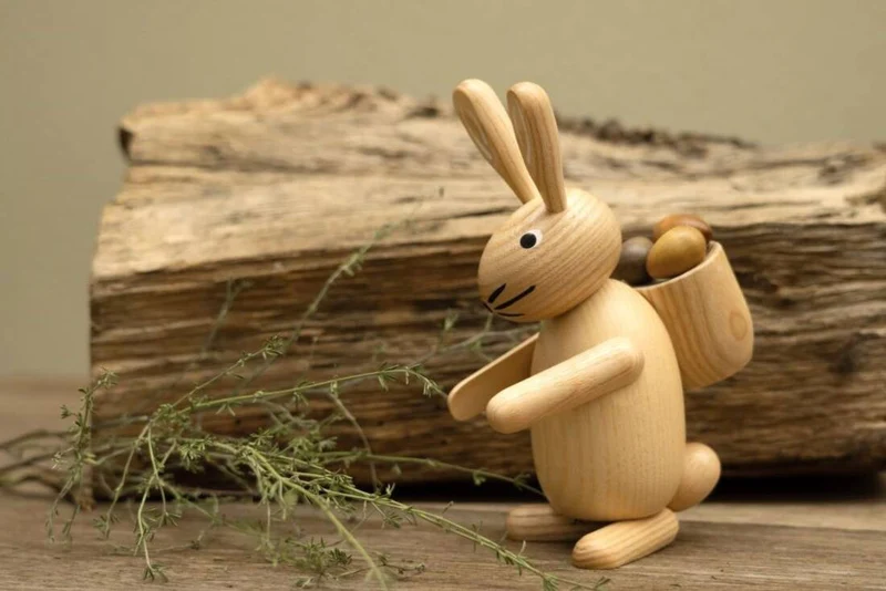 Osterhase mit Eierkorb