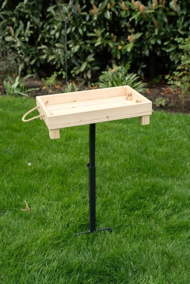 Höhenverstellbarer Gartenstecktisch mit Tablett