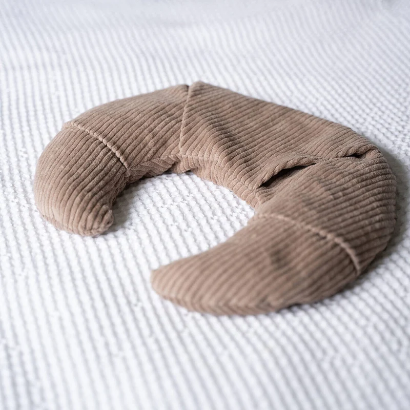 Nackenkissen Croissant aus Cord