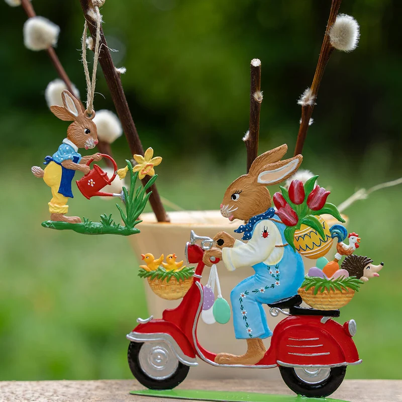 Zinnfigur Hase mit Motorroller