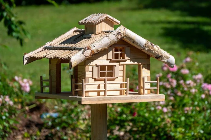 Vogelhaus Berghütte mit Ständer