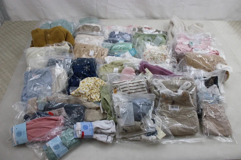 B-Ware Restposten Baby Kleidung Strampler Schlafsack Körper Little One Feetje 57 Stück