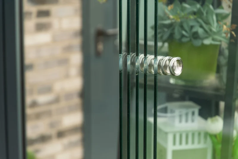 Glasschiebewand grau (RAL 9007) 8mm