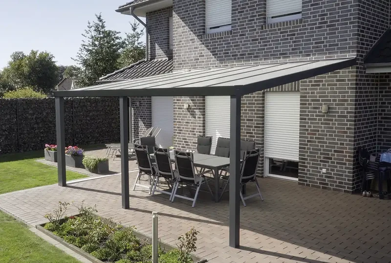 Terrassenüberdachung aus Aluminium für den Wandanbau