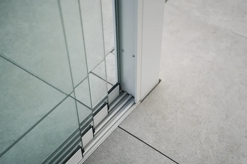 Glasschiebewand schwarz (RAL 9005) 10mm