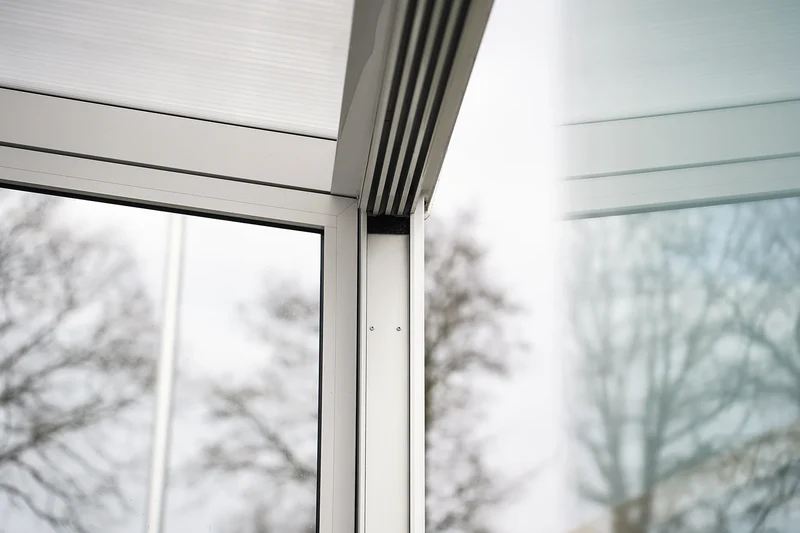 Glasschiebewand schwarz (RAL 9005) 10mm