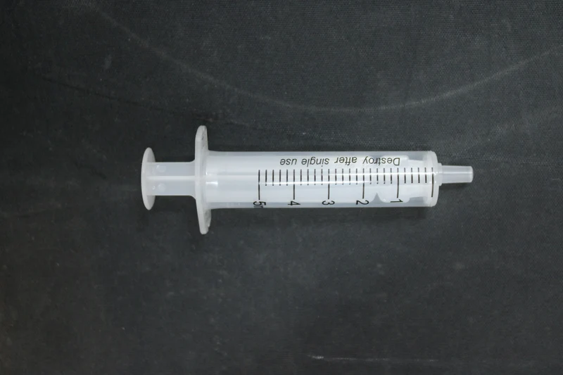 B-Ware Einmalspritze Spritze Injektionsspritze 5 ml Steril Gut ablesbar 100 Stück