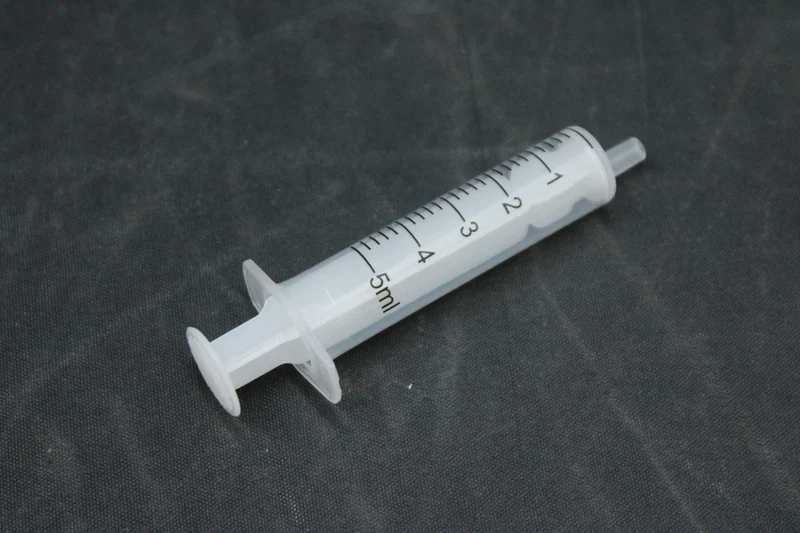 B-Ware Einmalspritze Spritze Injektionsspritze 5 ml Steril Gut ablesbar 100 Stück