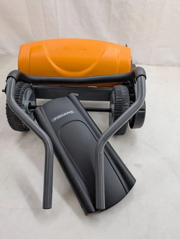 B-Ware Fiskars Spindelmäher Rasenmäher Momentum umweltschonend ergonomisch 46cm grün