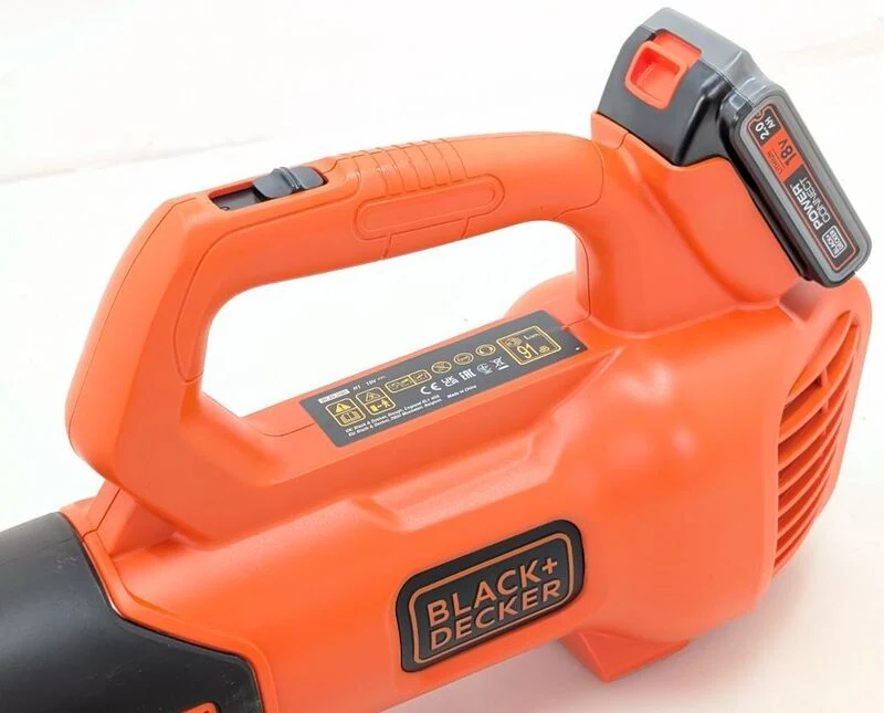 B-Ware Black & Decker Akku-Gebläse BCBL200L-QW 18V Laubbläser mit Akku und Ladegerät