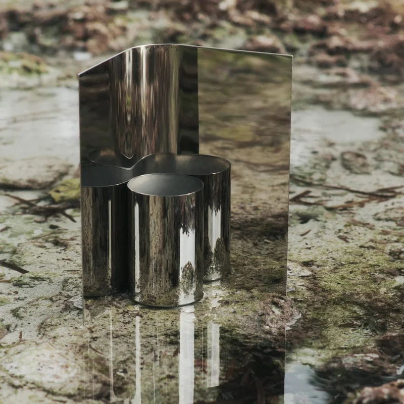 B-Ware Ferm Living Vase Gefäß Edelstahl poliert H 29 cm Spiegelung Design Statement