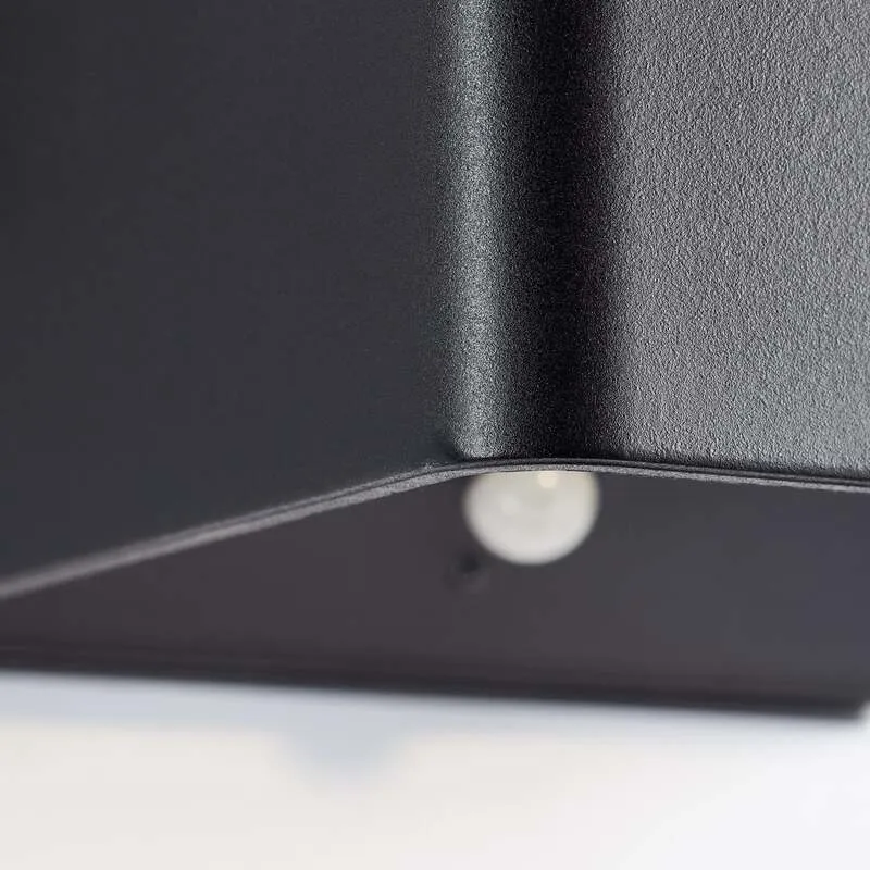 B-Ware Brilliant Außenwandleuchte LED Iseo schwarz mit Bewegungsmelder 10cm IP44 3000K